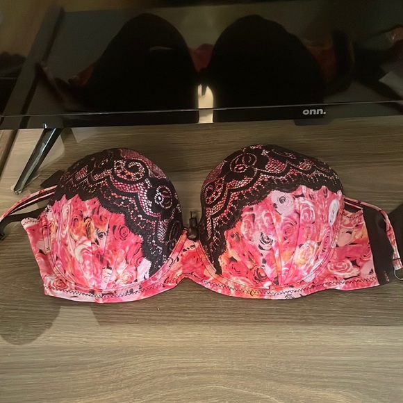 Basic One bra. Bought overseas and never worn. Size 95D. - Picture 1 of 2